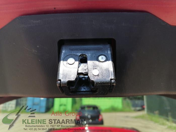 Mecanismo de cierre del portón trasero de un Mazda 3 (BM/BN) 2.0 SkyActiv-G 120 16V 2015