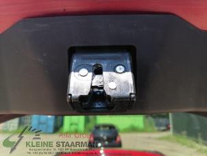 Używane Mechanizm zamka tylnej klapy Mazda 3 (BM/BN) 2.0 SkyActiv-G 120 16V Cena na żądanie oferowane przez Kleine Staarman B.V. Autodemontage