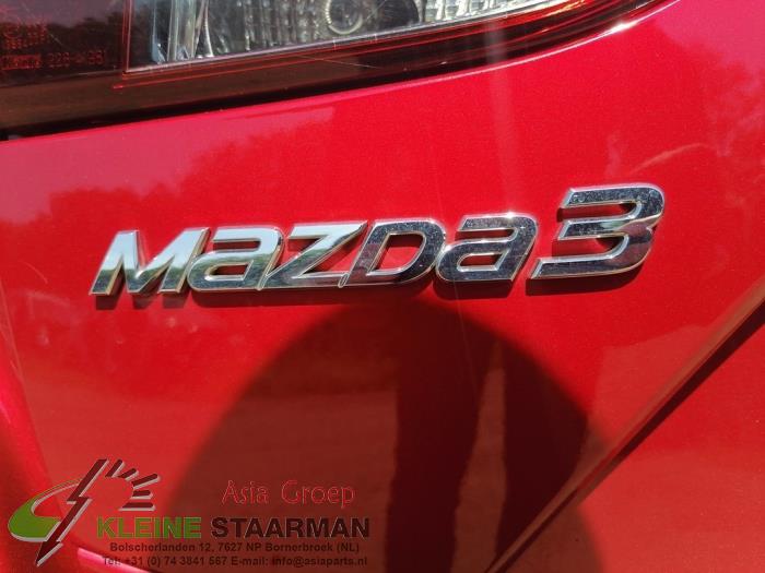 Mangueta izquierda detrás de un Mazda 3 (BM/BN) 2.0 SkyActiv-G 120 16V 2015