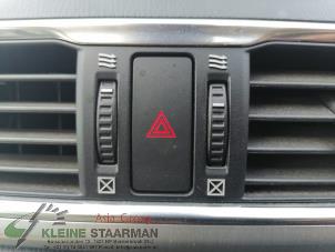 Gebrauchte Panikbeleuchtung Schalter Mazda 3 (BM/BN) 2.0 SkyActiv-G 120 16V Preis auf Anfrage angeboten von Kleine Staarman B.V. Autodemontage