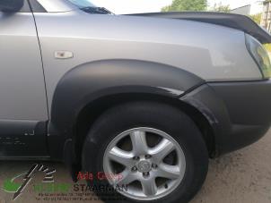 Used Front wing, right Hyundai Tucson (JM) 2.0 16V CVVT 4x2 Price on request offered by Kleine Staarman B.V. Autodemontage
