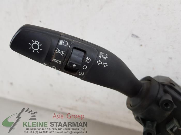 Steering column stalk from a Kia Sportage (QL) 1.6 T-GDI 177 16V 4x4 2019