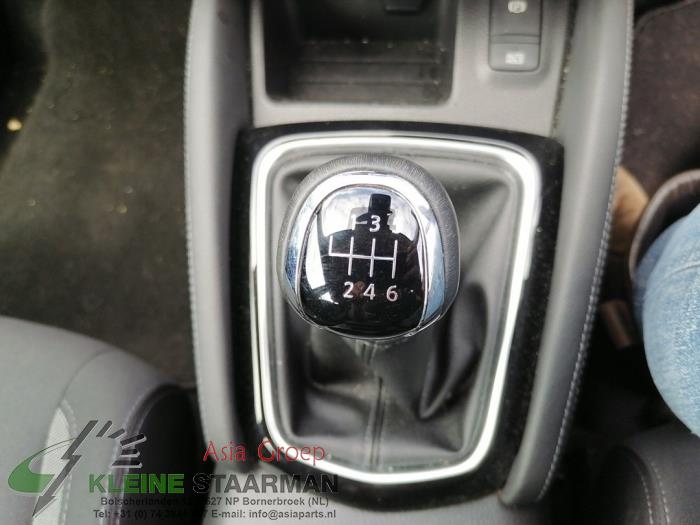 Nissan Qashqai Gear stick knobs stock