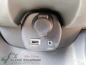 Usados Conexión AUX-USB Toyota Aygo (B40) 1.0 12V VVT-i Precio de solicitud ofrecido por Kleine Staarman B.V. Autodemontage