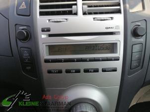 Gebrauchte Radio CD Spieler Toyota Yaris II (P9) 1.0 12V VVT-i Preis auf Anfrage angeboten von Kleine Staarman B.V. Autodemontage
