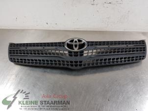 Used Grille Toyota Corolla Verso (E12) 1.6 16V VVT-i Price on request offered by Kleine Staarman B.V. Autodemontage