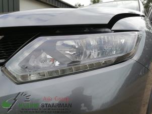 Used Headlight, left Nissan X-Trail (T32) 1.6 Energy dCi All Mode Price on request offered by Kleine Staarman B.V. Autodemontage