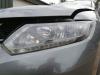 Headlight, left from a Nissan X-Trail (T32) 1.6 Energy dCi All Mode 2017