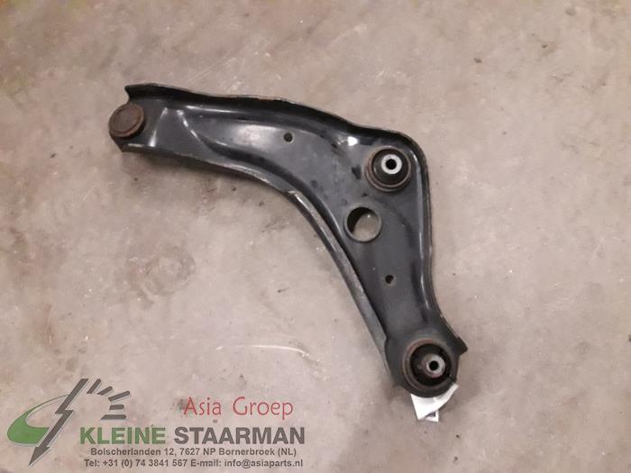 Front lower wishbone, right from a Nissan Qashqai (J11) 1.2 12V DIG-T 2018