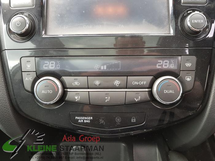 Heater control panel from a Nissan Qashqai (J11) 1.2 12V DIG-T 2014