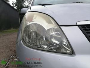 Used Headlight, right Toyota Corolla Verso (E12) 1.8 16V VVT-i Price on request offered by Kleine Staarman B.V. Autodemontage