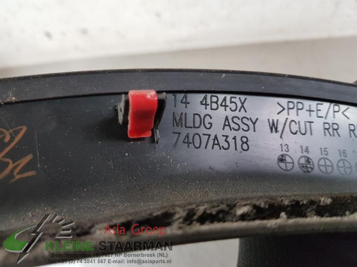 Wheel arch strip from a Mitsubishi Outlander (GF/GG) 2.0 16V PHEV 4x4 2014