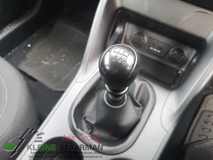 Gear stick knob from a Hyundai iX35 (LM) 1.6 GDI 16V 2015