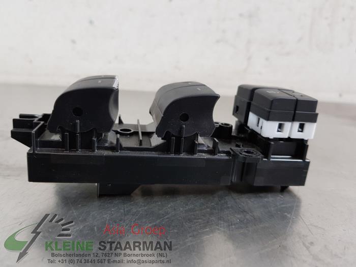 Electric window switch from a Toyota Corolla (E21/EA1/EH1) 1.2 16V Turbo 2020