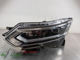 Used Headlight, left Nissan Qashqai (J11) 1.6 dCi Price on request offered by Kleine Staarman B.V. Autodemontage