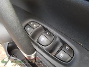Used Electric window switch Nissan Qashqai (J11) 1.3 DIG-T 140 16V Price on request offered by Kleine Staarman B.V. Autodemontage