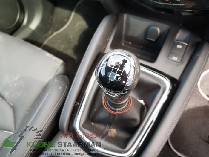 Nissan Qashqai Gear stick knobs stock