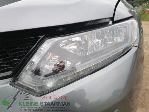 Używane Reflektor lewy Nissan X-Trail (T32) 1.6 Energy dCi Cena na żądanie oferowane przez Kleine Staarman B.V. Autodemontage