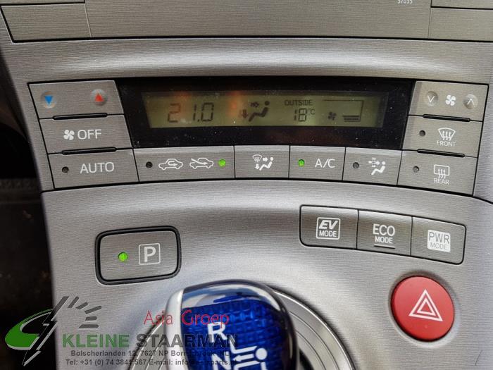 Interruptor de freno de mano de un Toyota Prius (ZVW3) 1.8 16V 2012