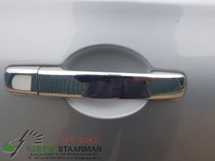 Used Rear door handle 4-door, right Nissan Qashqai (J10) 1.5 dCi DPF Price on request offered by Kleine Staarman B.V. Autodemontage