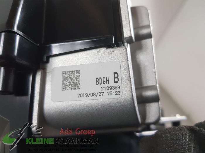 Wyswietlacz przezierny typu HUD z Mazda 3 (BP) 2.0 SkyActiv-X 180 M Hybrid 16V 2019