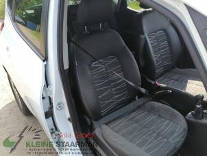 Used Seat, right Kia Venga 1.4 CVVT 16V Price on request offered by Kleine Staarman B.V. Autodemontage