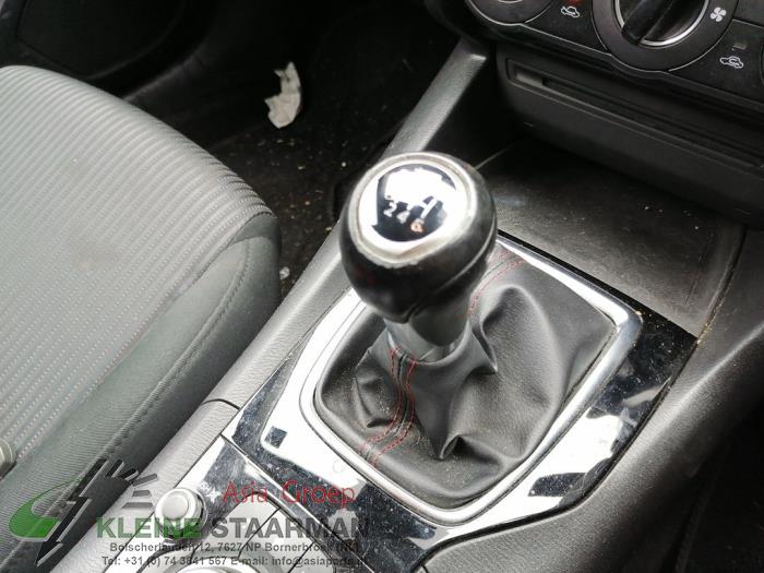 Botón de palanca de un Mazda 3 (BM/BN) 2.0 SkyActiv-G 120 16V 2015