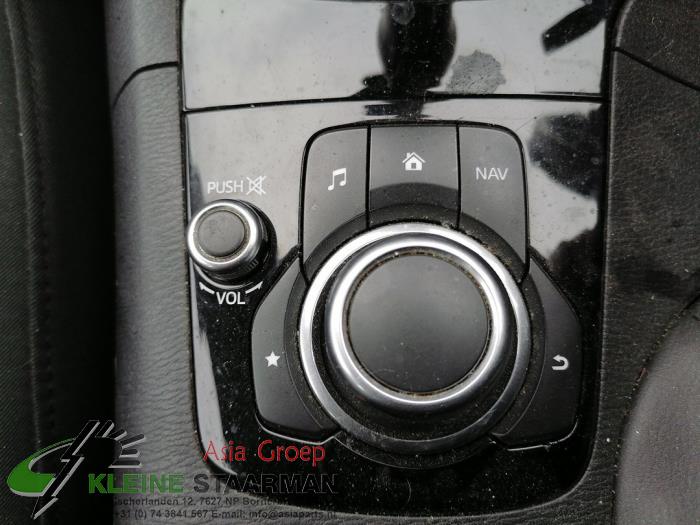 Navigation control panel from a Mazda 3 (BM/BN) 2.0 SkyActiv-G 120 16V 2015