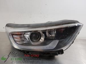 Used Headlight, right Kia Stonic (YB) 1.0i T-GDi 12V Price on request offered by Kleine Staarman B.V. Autodemontage