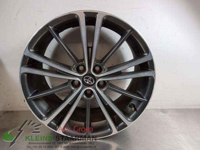 Wheel from a Toyota GT 86 (ZN) 2.0 16V 2013