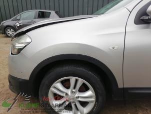 Used Front wing, left Nissan Qashqai (J10) 2.0 16V Price on request offered by Kleine Staarman B.V. Autodemontage