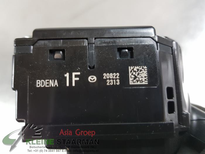 Wiper switch from a Mazda CX-30 (DM) 2.0 e-SkyActiv X 186 16V 2021