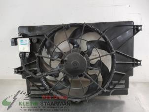 Usagé Boîtier ventilateur Hyundai i30 (PDEB5/PDEBB/PDEBD/PDEBE) 1.4 T-GDI 16V Prix € 175,00 Règlement à la marge proposé par Kleine Staarman B.V. Autodemontage