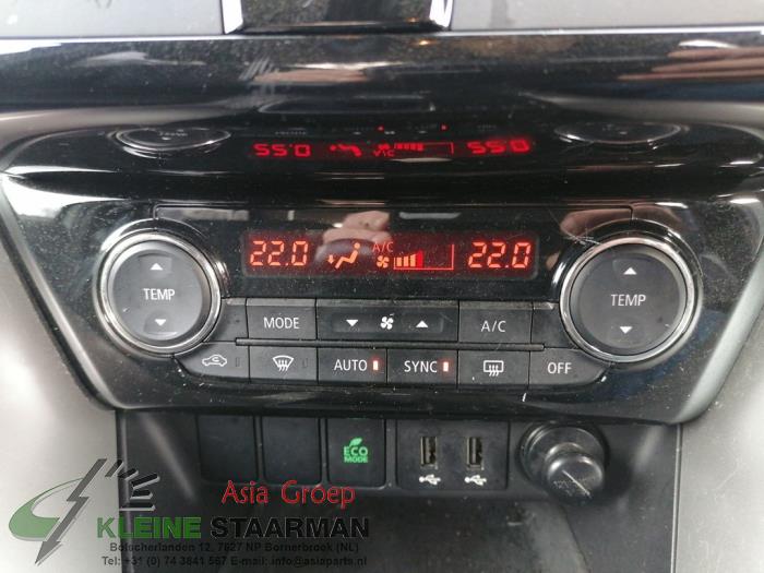 Heater control panel from a Mitsubishi Eclipse Cross (GK/GL) 1.5 Turbo 16V 2WD 2019
