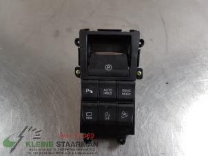Usados Interruptor de freno de mano Hyundai Tucson (TL) 1.6 T-GDi 16V 2WD Precio de solicitud ofrecido por Kleine Staarman B.V. Autodemontage