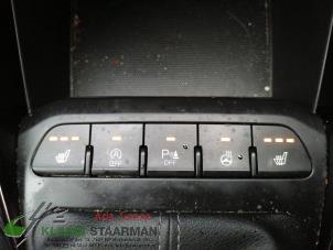 Used Seat heating switch Kia Rio IV (YB) 1.0i T-GDi 100 12V Price on request offered by Kleine Staarman B.V. Autodemontage