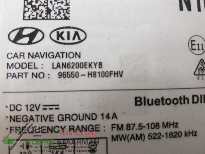 Navigation system from a Kia Rio IV (YB) 1.0i T-GDi 100 12V 2019