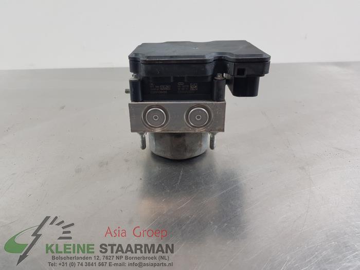 ABS pump from a Nissan Micra (K13) 1.2 12V 2012