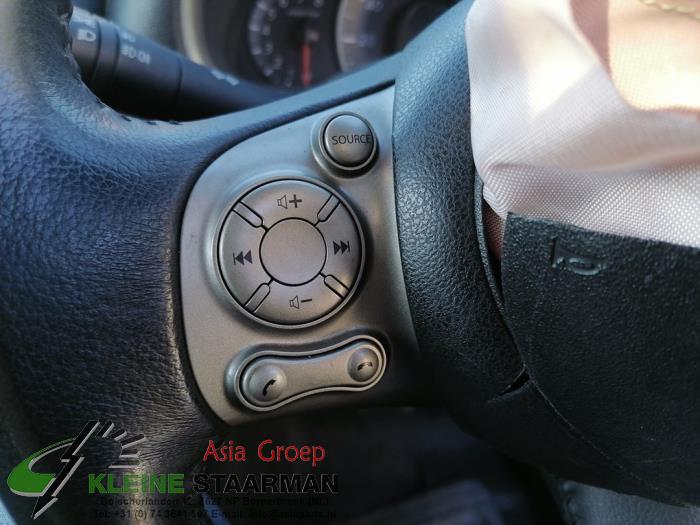 Steering wheel from a Nissan Micra (K13) 1.2 12V 2012