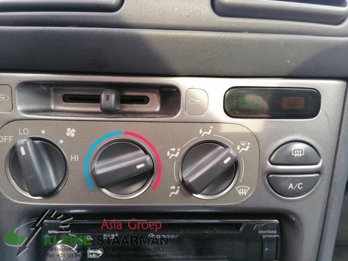Panel de control de calefacción de un Toyota Corolla (EB/WZ/CD) 1.6 16V VVT-i 2001