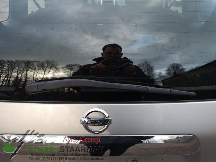 Brazo de limpiaparabrisas detrás de un Nissan X-Trail (T31) 2.0 16V XE,SE,LE 4x4 2008