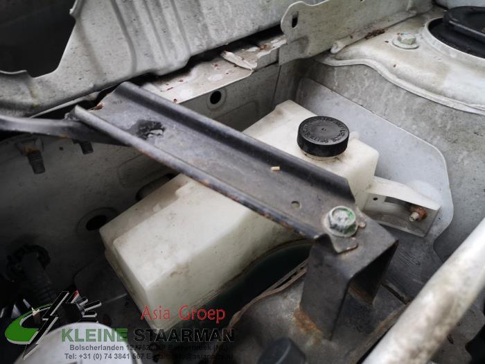 Vaso de expansión de un Nissan X-Trail (T31) 2.0 16V XE,SE,LE 4x4 2008