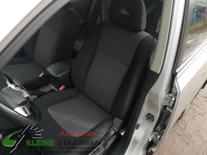 Apoyabrazos de un Nissan X-Trail (T31) 2.0 16V XE,SE,LE 4x4 2008
