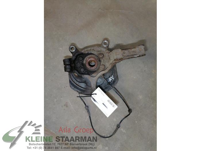 Knuckle, front right from a Nissan X-Trail (T31) 2.0 16V XE,SE,LE 4x4 2008