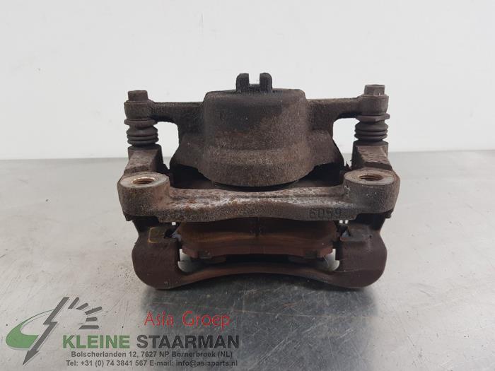 Pinza de freno derecha delante de un Nissan X-Trail (T31) 2.0 16V XE,SE,LE 4x4 2008