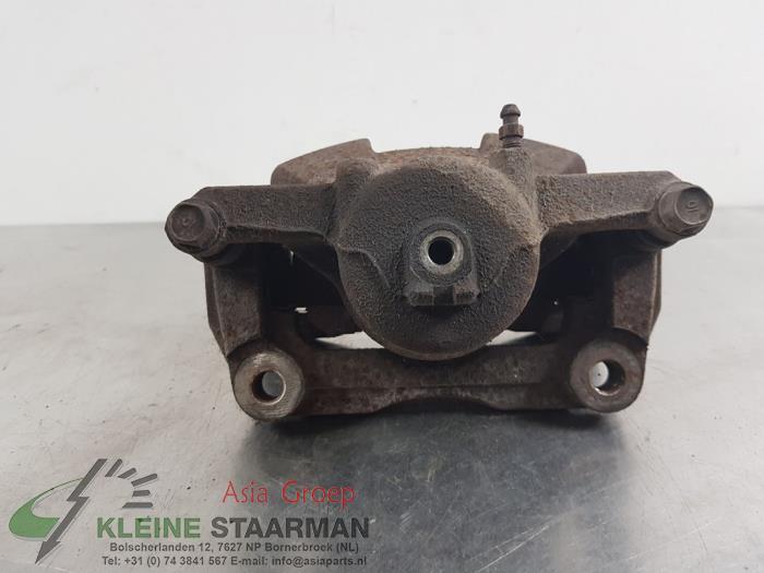 Pinza de freno derecha delante de un Nissan X-Trail (T31) 2.0 16V XE,SE,LE 4x4 2008