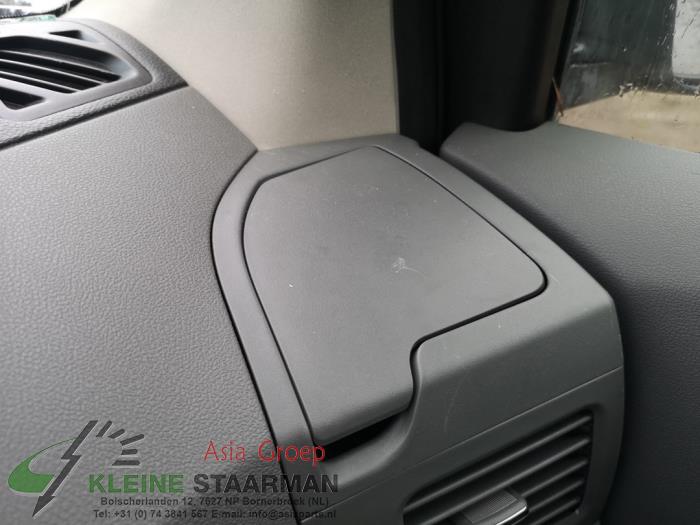 Mugghållare från en Nissan X-Trail (T31) 2.0 16V XE,SE,LE 4x4 2008