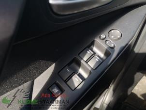 Gebrauchte Elektrisches Fenster Schalter Mazda 3 Sport (BL14/BLA4/BLB4) 2.0i MZR DISI 16V Preis auf Anfrage angeboten von Kleine Staarman B.V. Autodemontage