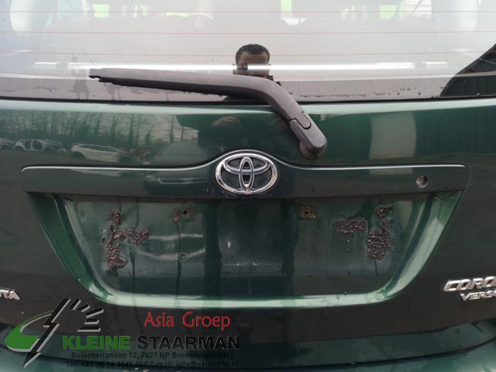 Tailgate handle from a Toyota Corolla Verso (E12) 1.6 16V VVT-i 2002