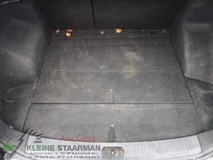 Usados Suelo maletero Kia Cee'd Sporty Wagon (EDF) 1.4 16V Precio de solicitud ofrecido por Kleine Staarman B.V. Autodemontage